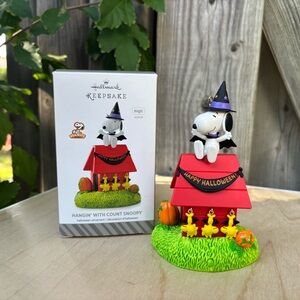 Hallmark Keepsake 2014 Hangin’ With Count Snoopy Halloween Ornament